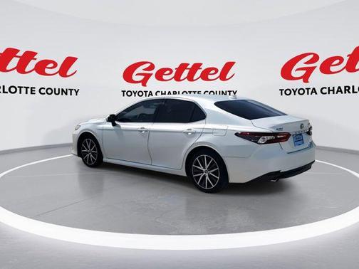 2022 Toyota Camry Hybrid XLE
