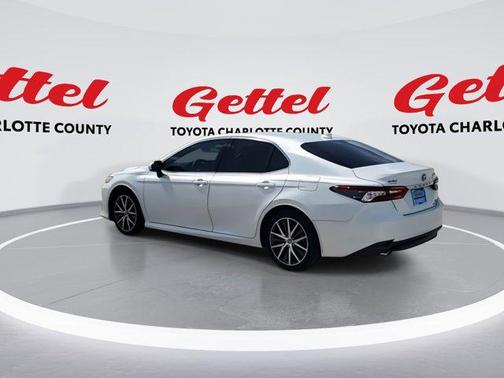 2022 Toyota Camry Hybrid XLE