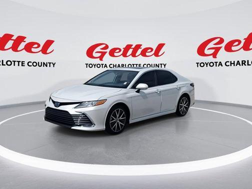 2022 Toyota Camry Hybrid XLE