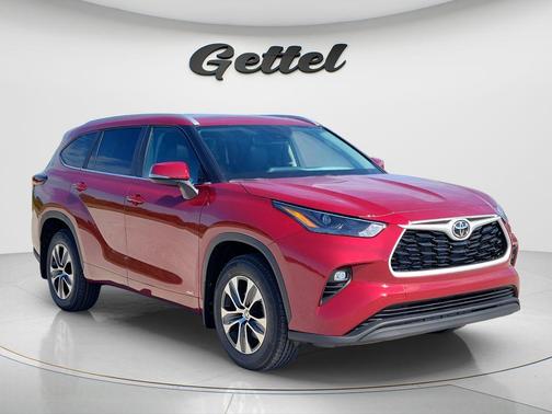 Ruby Flare Pearl 2026 Toyota Highlander Hybrid XLE