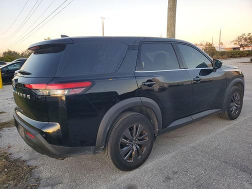 2022 Nissan Pathfinder S 2WD