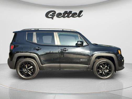 Black Clearcoat 2022 Jeep Renegade Altitude