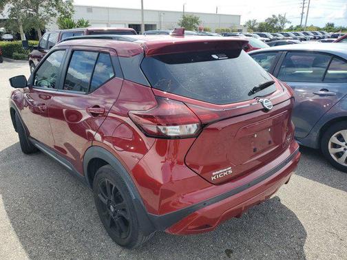 2021 Nissan Kicks SR