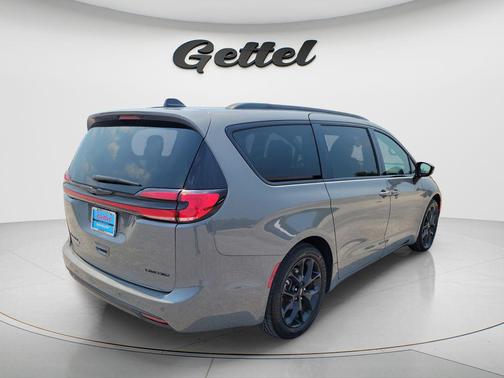 Ceramic Gray Clearcoat 2025 Chrysler Pacifica Limited