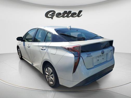 Blizzard Pearl 2016 Toyota Prius Three
