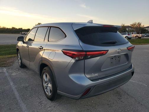 2021 Toyota Highlander LE
