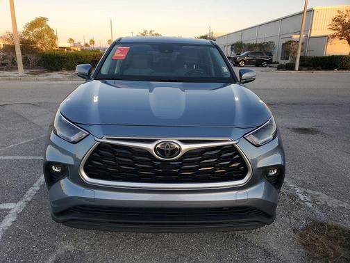 2021 Toyota Highlander LE