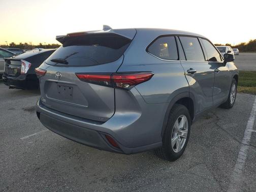 2021 Toyota Highlander LE