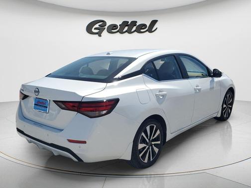 Aspen White Tricoat 2025 Nissan Sentra SV