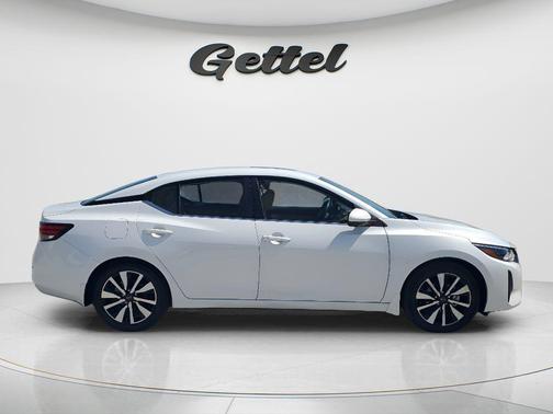 Aspen White Tricoat 2025 Nissan Sentra SV