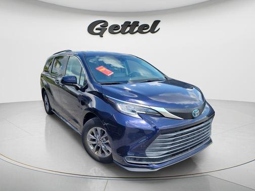 2021 Toyota Sienna LE