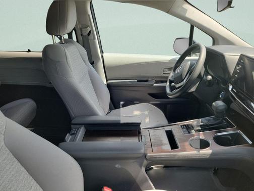 2021 Toyota Sienna LE