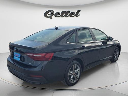 Deep Black Pearl 2024 Volkswagen Jetta 1.5T SE