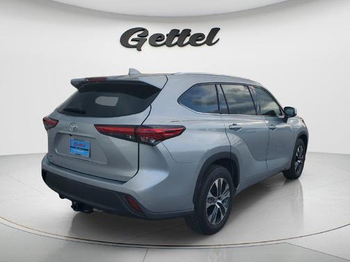 Celestial Silver Metallic 2020 Toyota Highlander XLE