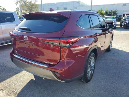 2023 Toyota Highlander Platinum