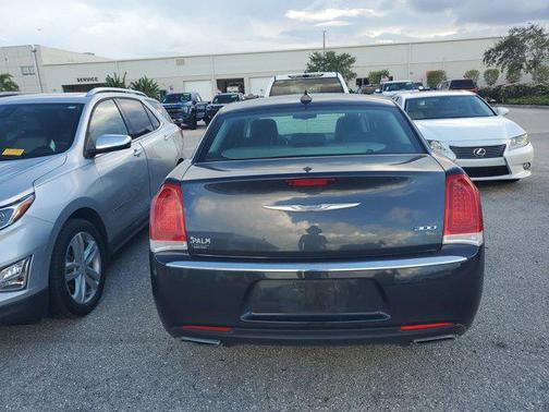 2016 Chrysler 300 Limited