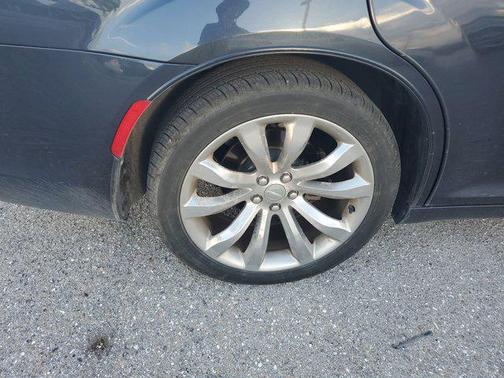2016 Chrysler 300 Limited
