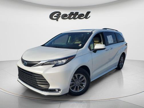 Wind Chill Pearl 2022 Toyota Sienna XLE