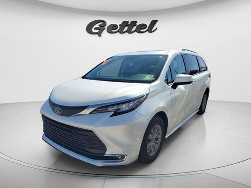 Wind Chill Pearl 2022 Toyota Sienna XLE