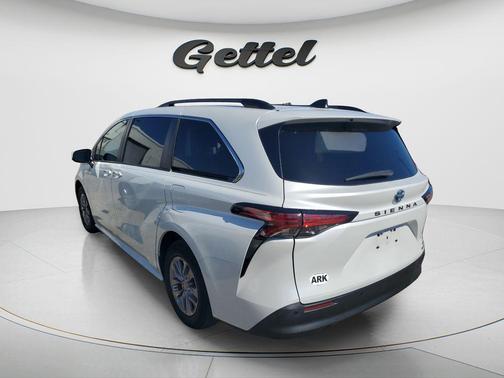 Wind Chill Pearl 2022 Toyota Sienna XLE