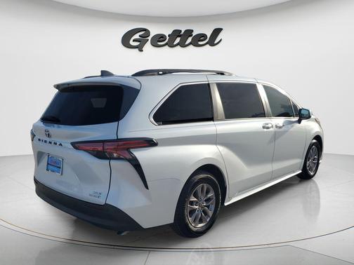 Wind Chill Pearl 2022 Toyota Sienna XLE