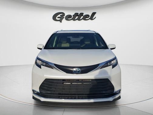 Wind Chill Pearl 2022 Toyota Sienna XLE