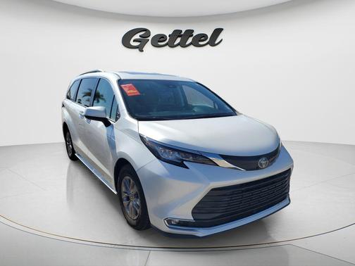 Wind Chill Pearl 2022 Toyota Sienna XLE