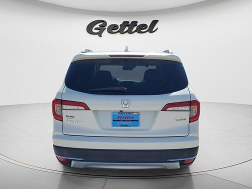 White Diamond Pearl 2019 Honda Pilot Touring 8-Passenger