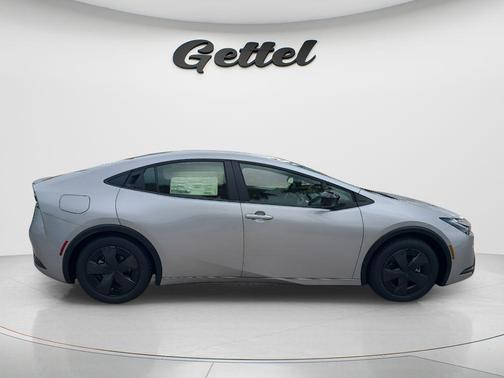 Cutting Edge 2026 Toyota Prius Plug-In Hybrid SE