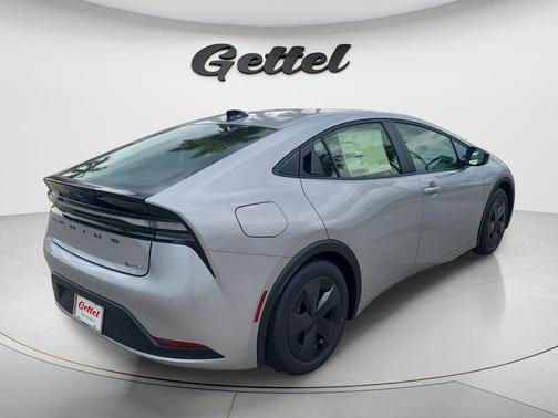 Cutting Edge 2026 Toyota Prius Plug-In Hybrid SE