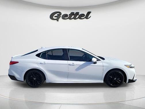 Ice Cap 2025 Toyota Camry SE