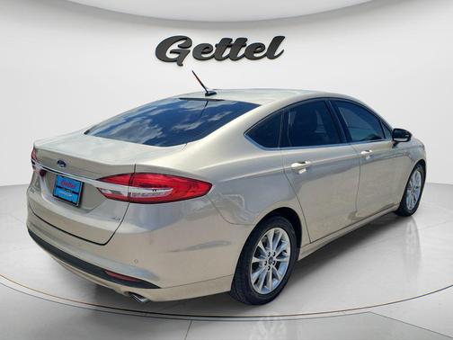 WHITE GOLD 2017 Ford Fusion SE