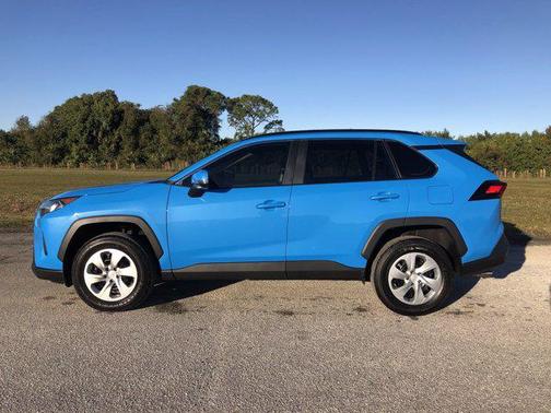 2020 Toyota RAV4 LE
