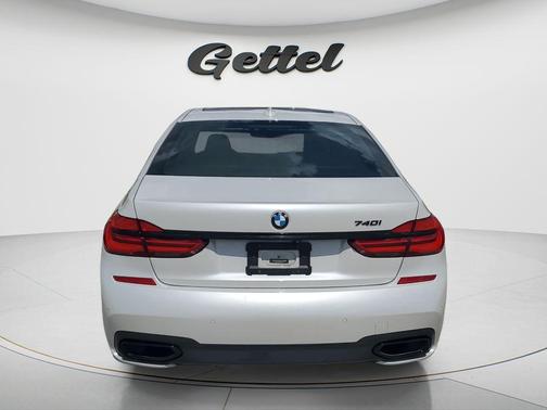 Mineral White Metallic 2019 BMW 740 740i