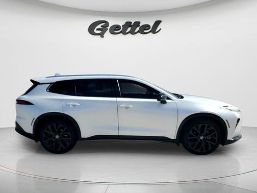 Oxygen White 2025 Toyota Crown Signia Limited