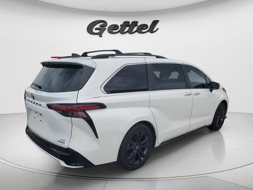 Ice Cap 2023 Toyota Sienna XSE 7 Passenger