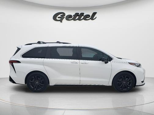 Ice Cap 2023 Toyota Sienna XSE 7 Passenger