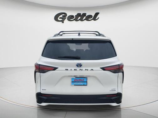 Ice Cap 2023 Toyota Sienna XSE 7 Passenger