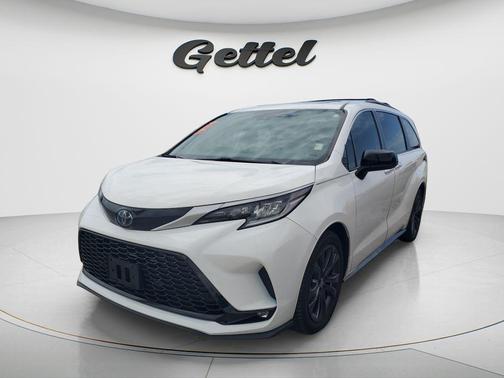 Ice Cap 2023 Toyota Sienna XSE 7 Passenger