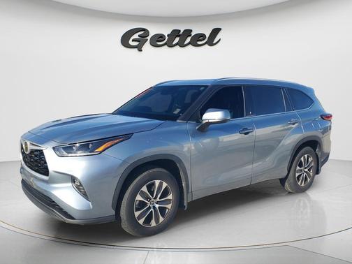 Moon Dust 2021 Toyota Highlander XLE