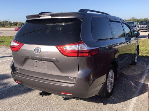 2016 Toyota Sienna XLE