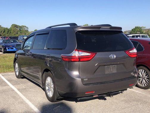 2016 Toyota Sienna XLE