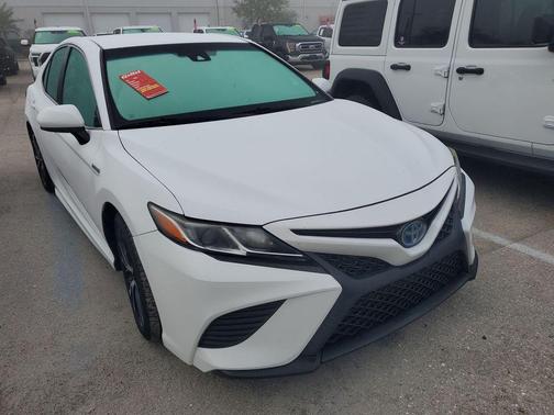 2019 Toyota Camry Hybrid SE