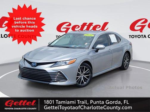2022 Toyota Camry Hybrid XLE