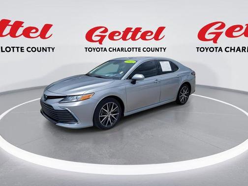 2022 Toyota Camry Hybrid XLE