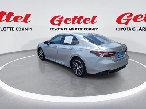 2022 Toyota Camry Hybrid XLE