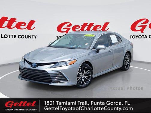 2022 Toyota Camry Hybrid XLE
