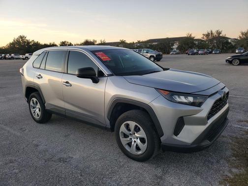 2022 Toyota RAV4 LE