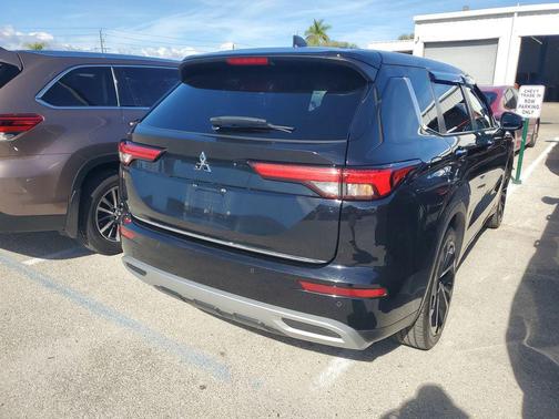 2022 Mitsubishi Outlander SE