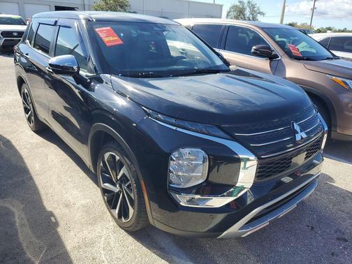 2022 Mitsubishi Outlander SE